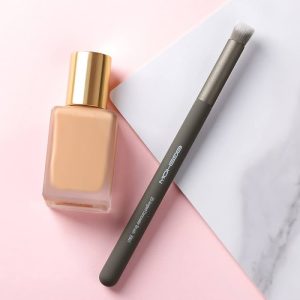 Eigshow 2D Angled Concealer Brush E861 - Image 3