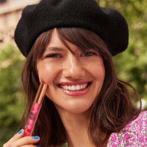 Essence Emily in Paris Plumping Lip Oil - Image 3